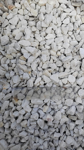 Kamenclub.ru: Мраморная крошка, щебень, цвет-белый, фр. 10-20 мм.  купить в Белгороде мрамор белый, молочный айвори каменная ландшафтная декоративная крошка шебня 12000 руб/т   фото КАМЕНЬ КЛУБ